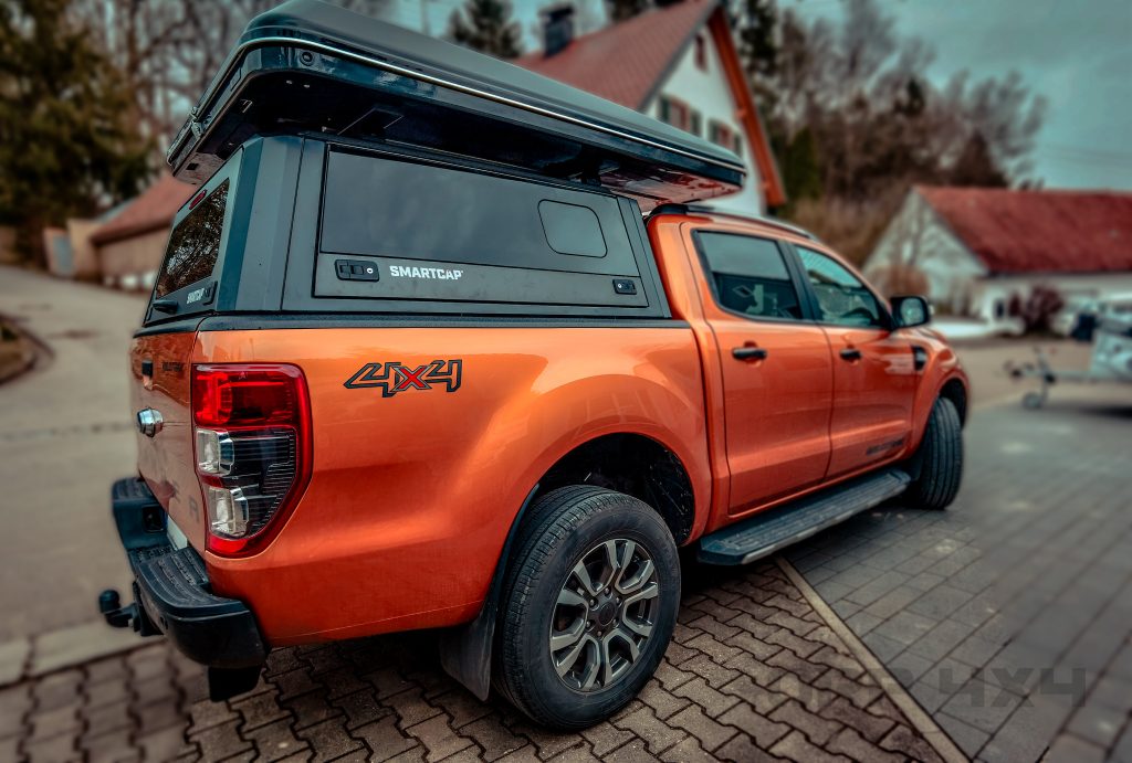Hardtop RSI Evo Sport with roof tent on the Ford Ranger