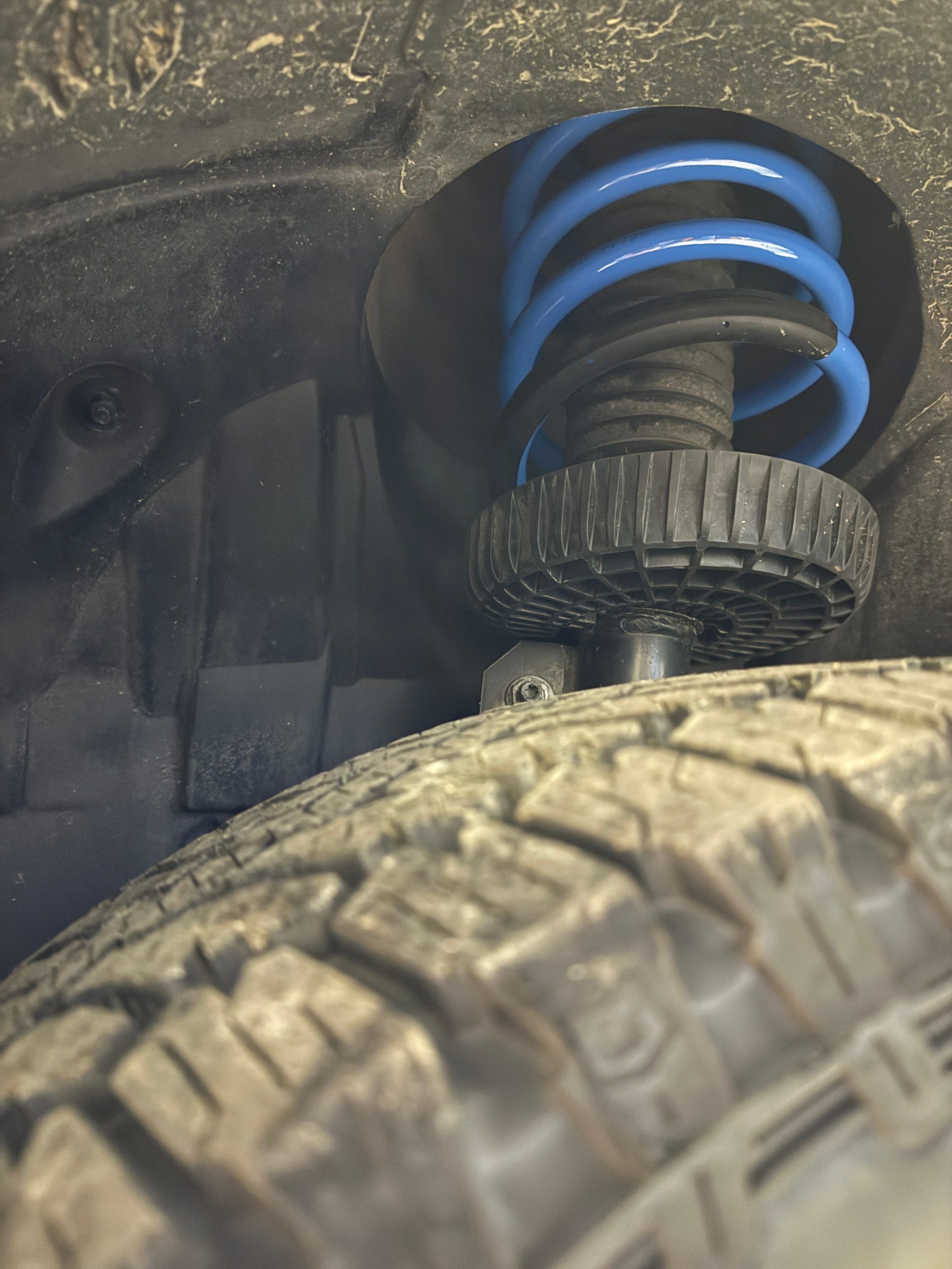 fahrwerksfeder des Mercedes Vito Camper Ausbaus, Detailaufnahme